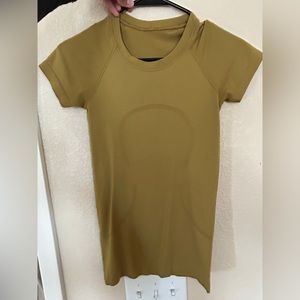 Lululemon Swiftly Tech Short-Sleeve Shirt 2.0 auric gold